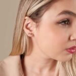 Ear Cuff Quatro Corações Detalhes Banhado a Ouro 18K - Foto 4