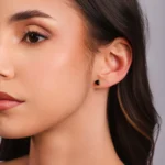 Brinco Ponto de Luz Preto 5 mm Banhado a Ouro 18K - Foto 4