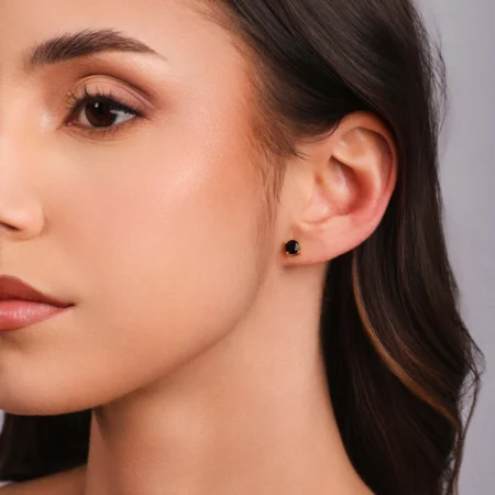 Brinco Ponto de Luz Preto 5 mm Banhado a Ouro 18K - Foto 4
